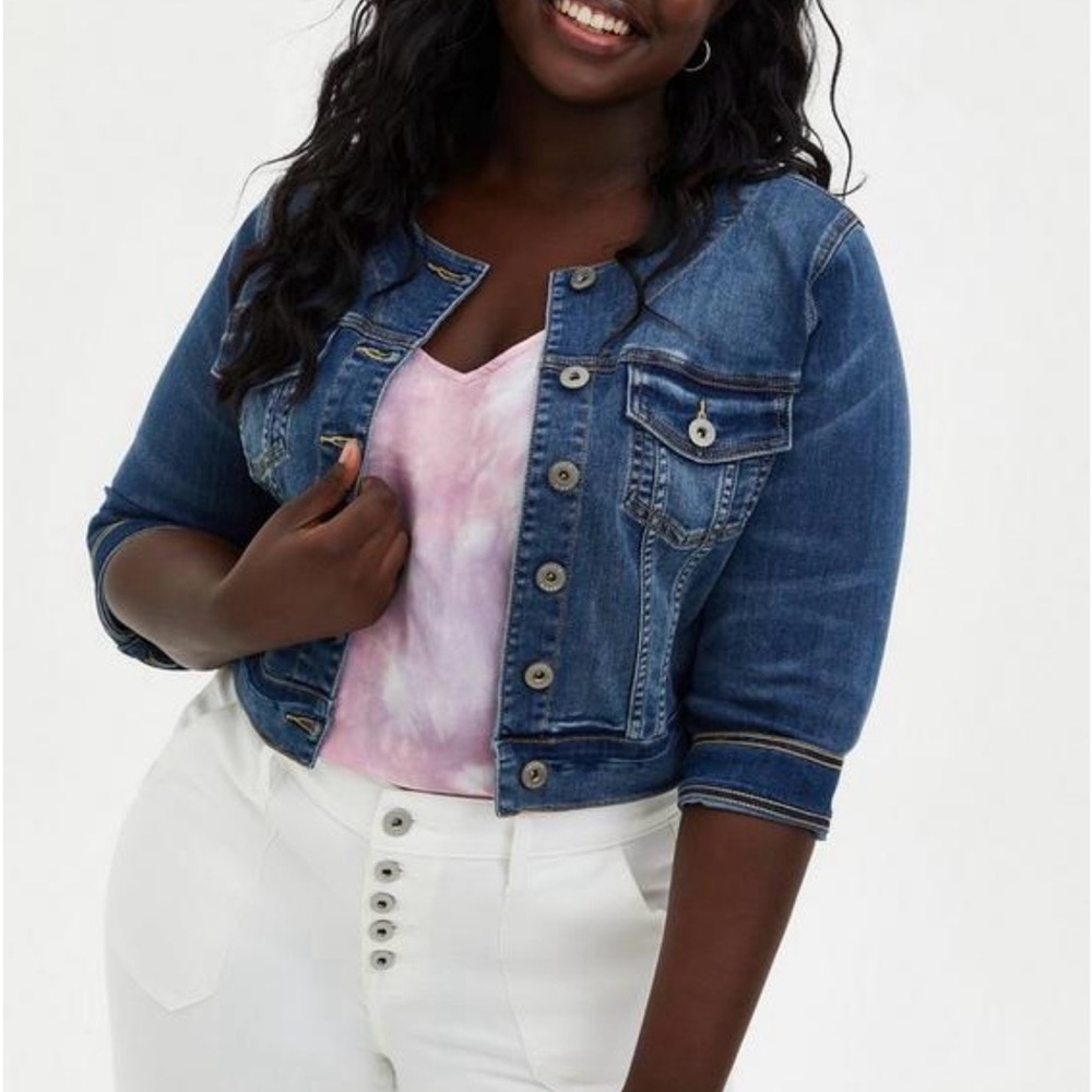 torrid Two-Tone Denim Jacket - Light & Dark Blue - Picture 4 of 4